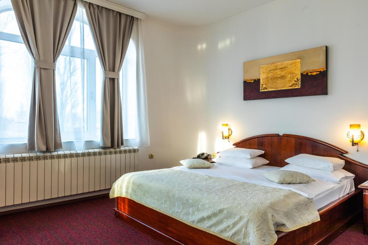 Garni Hotel Royal Crown Subotica Dış mekan fotoğraf
