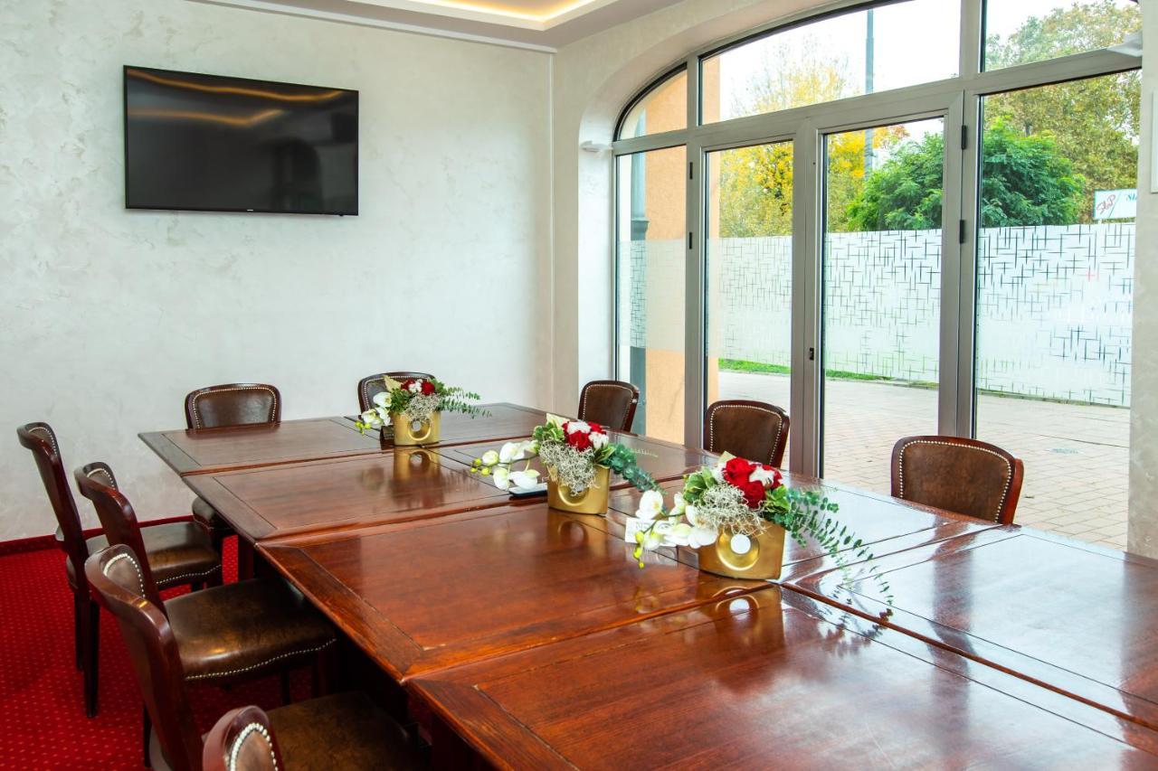 Garni Hotel Royal Crown Subotica Dış mekan fotoğraf