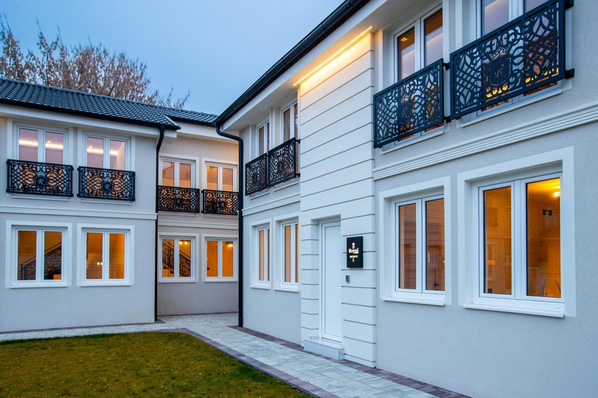 Garni Hotel Royal Crown Subotica Dış mekan fotoğraf